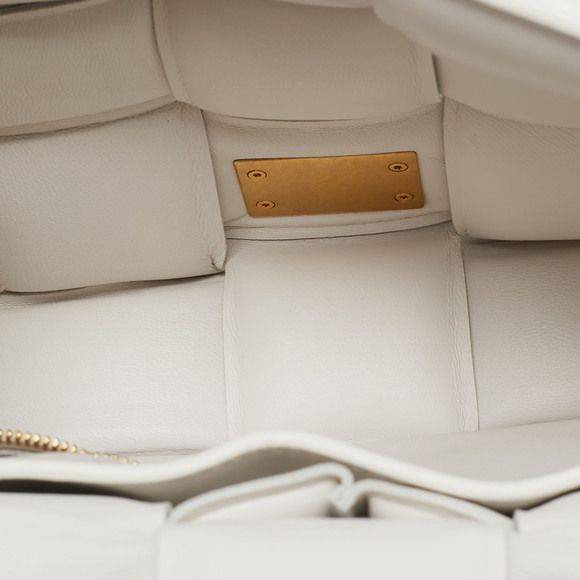 BOTTEGA VENETA White Padded Leather Cassette Shoulder Bag - Picture 7 of 8